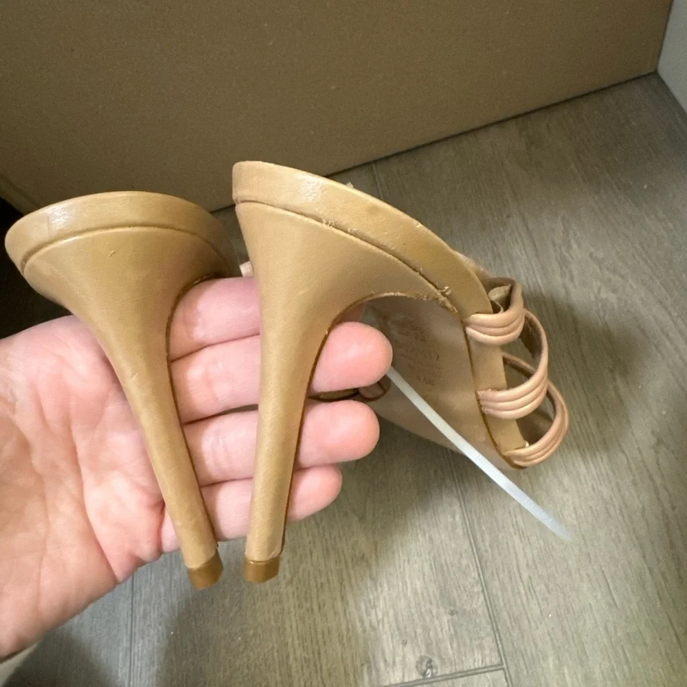 Schutz True Beige Brynn Casual Leather Sandal - Size 8.5